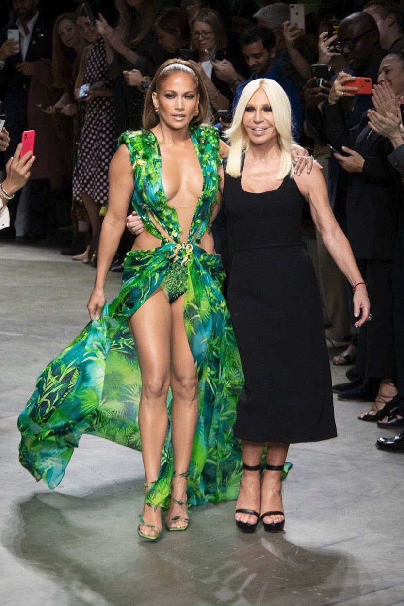 JLo hvězdou přehlídky Versace