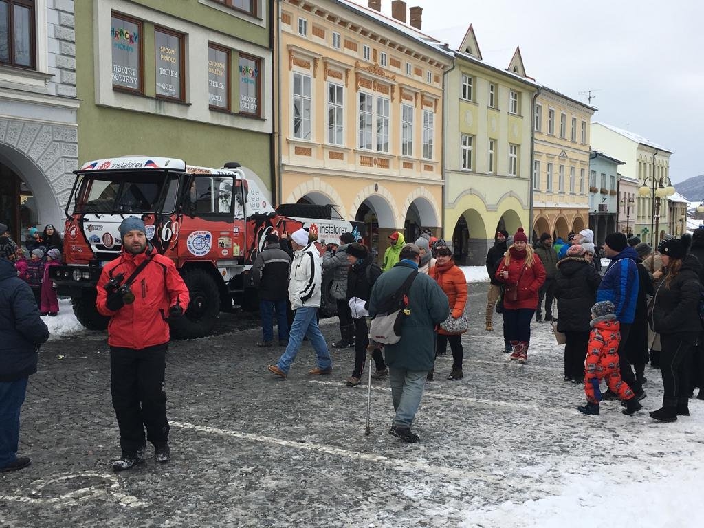 Rozloučení pokračovalo veřejnou akcí na náměstí.