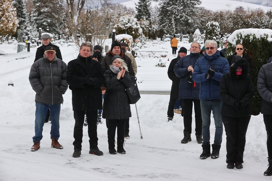 Rodina, fanoušci, i známé osobnosti se rozloučili s králem Dakaru, Karlem Lopraisem.