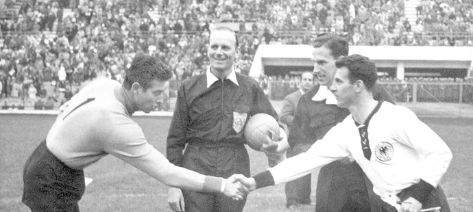 Lorenzo Buffon (vpravo) na světovém poháru v roce 1962.