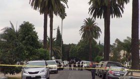 Při přestřelce v Los Angeles zahynuli tři lidé, 12 bylo zraněno.