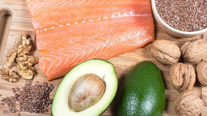 Zdravé tuky jsou především v rybách, ale i v másle, chia semínkách nebo zvěřině.