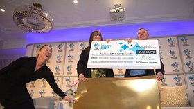 Manželský pár ze Severního Irska vyhrál v lednu 2019 tři miliardy korun v loterii, polovinu už rozdal.