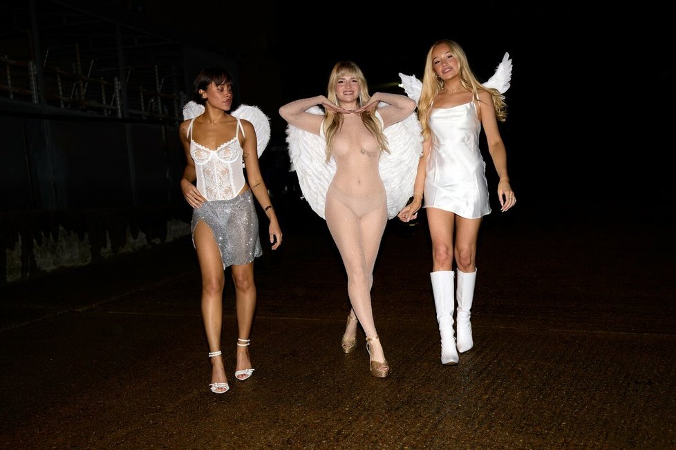 Modelka Lottie Moss dorazila na halloweenskou párty jako hříšný andílek