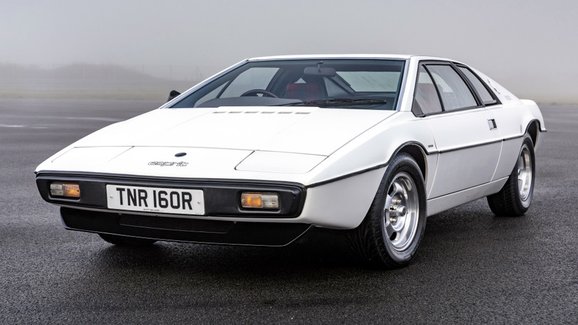 Lotus Esprit S1 a S2 (1975–1982): Společné dílo konstruktéra Chapmana a designéra Giugiara