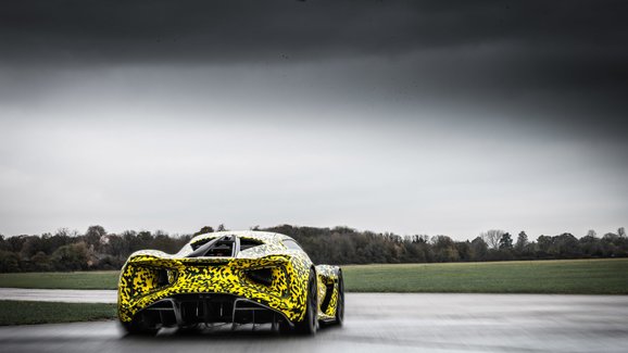 Lotus Evija v akci. Podívejte se, jak řádí nejvýkonnější sériové auto světa