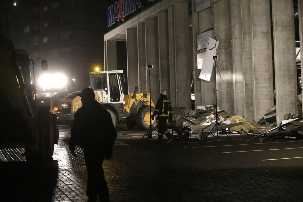 Nákupní středisko bylo v době kolapsu plné lidí