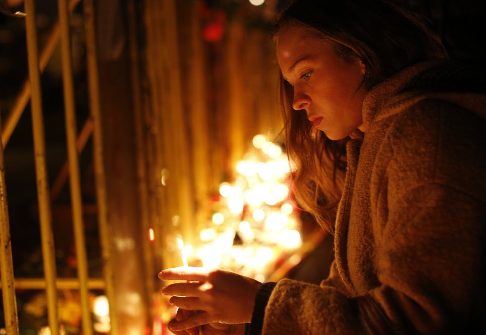 V Lotyšsku dnes začal třídenní státní smutek, jímž se vláda rozhodla uctít památku obětí.