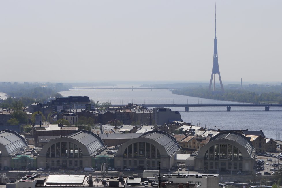 Lotyšská Riga je město, kde se dá krásně jen tak „být“ a z trávy v parku pozorovat okolí, povědomé a přitom tolik nové. Přívětivé jako domov a lákavé, jako kdosi neznámý.