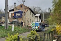 Policie provedla pitvy tří dětí a mámy: Zemřely při výbuchu domu na Vsetínsku. Otec zůstává ve vážném stavu