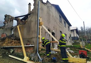 Výbuch rodinného domu v Loučce.