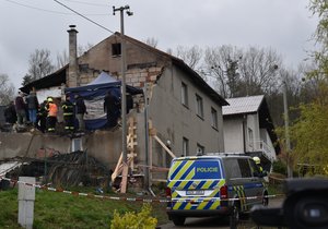 Výbuch v Loučce poničil dům.