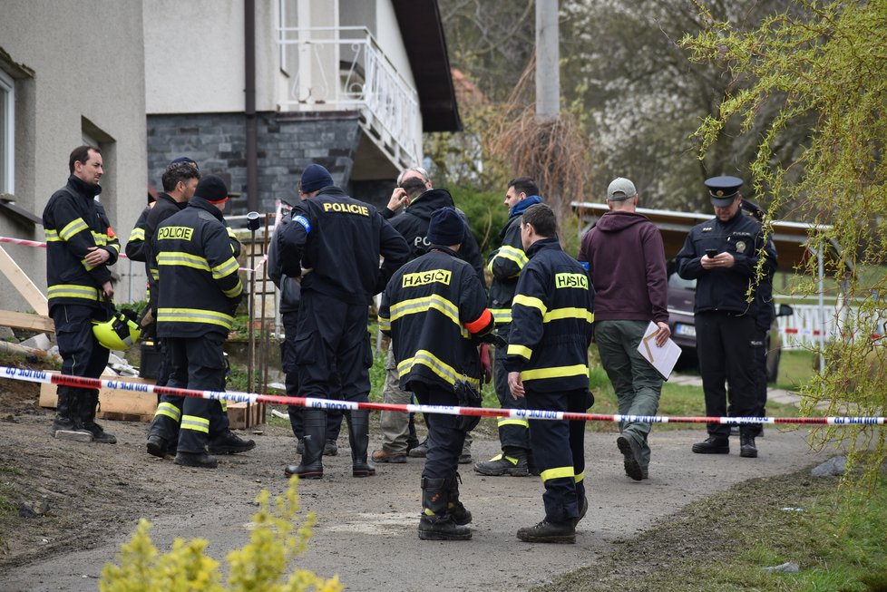 Následky výbuchu šokovaly Loučku na Vsetínsku: Majitel se pokusil o sebevraždu.
