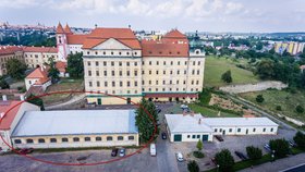 Znojmo dál zvelebuje Loucký klášter: Teď žádá 73 milionů na přestavbu jízdárny  
