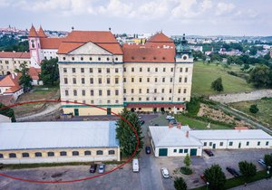 Znojmo plánuje přestavbu někdejší jízdárny v areálu Louckého kláštera. Za 73 milionů z ní vznikne společensko-kulturní centrum.