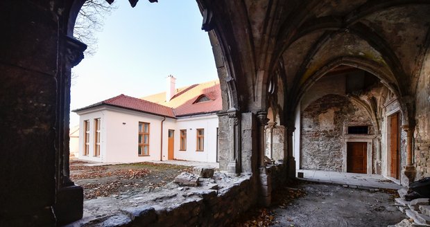 Především společenským a kulturním akcím bude sloužit za více než 70 milionů korun právě zrekonstruovaná budova Staré školy v Louckém klášteře ve Znojmě..