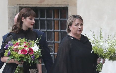 Kateřina Zemanová s matkou Ivanou míří na prestižní akci.