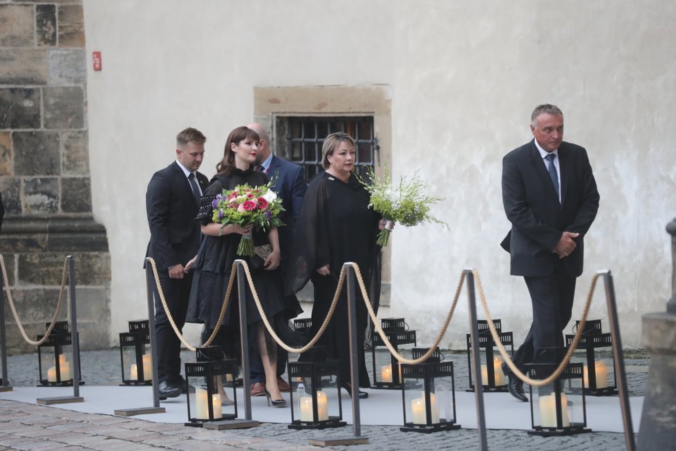 Kateřina Zemanová s matkou Ivanou míří na prestižní akci.