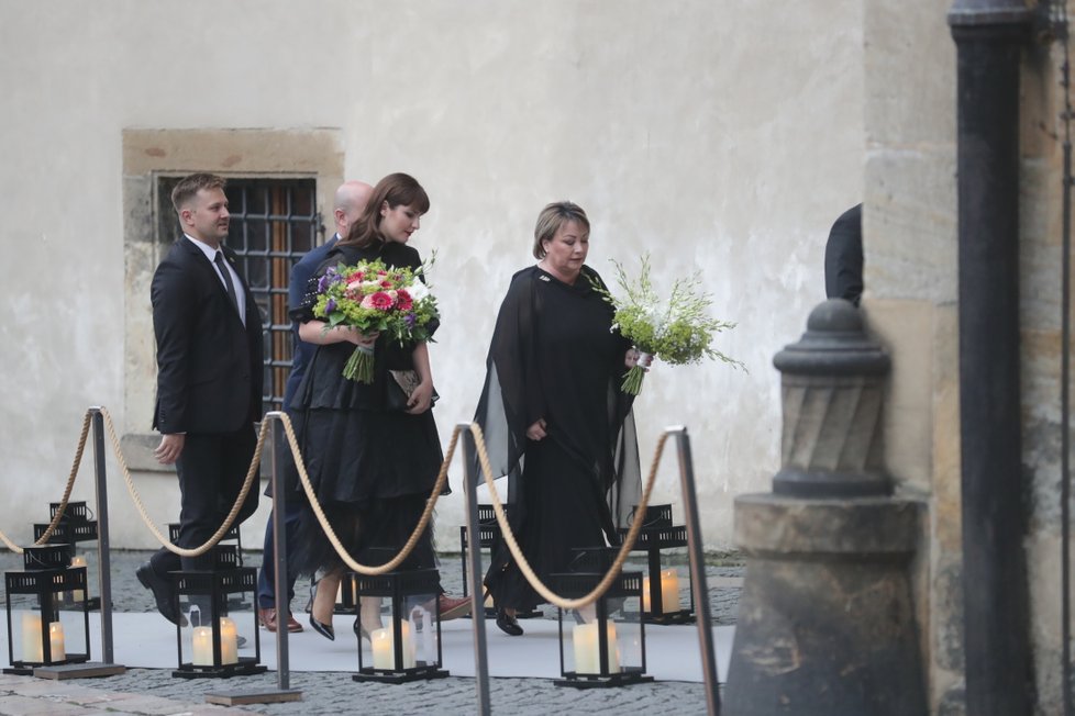 Kateřina Zemanová s matkou Ivanou míří na prestižní akci.