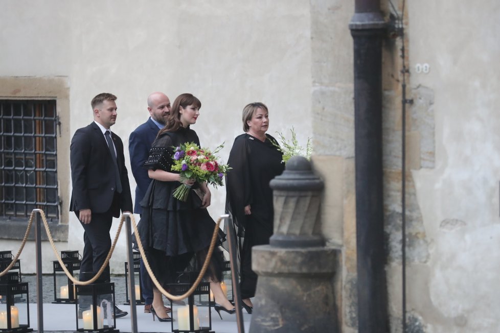 Kateřina Zemanová s matkou Ivanou míří na prestižní akci.