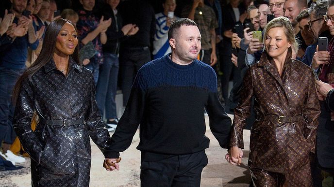 Návrhář Kim Jones se loučil v doprovodu modelek Naomi Campbell a Kate Moss