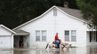 Mohutné záplavy v americké Louisianě si už vyžádaly jedenáct obětí Mohutné záplavy v americké Louisianě si už vyžádaly jedenáct obětí