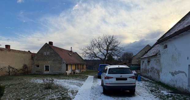 Rodinný dům na Lounsku, ve kterém měla proběhnout vražda a sebevražda
