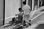 Dvojice problémových chlapců na vycházce přepadla vrstevníka a oloupila ho (ilustrační foto).