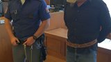 Skandál na soudě: Nedbalá překladatelka zhatila rozsudek, loupež v herně zůstává bez trestu