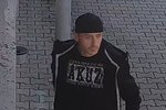 Liberecká policie hledá muže podezřelého z loupeže.