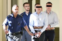 Devět let vězení a vyhoštění: Soud potrestal dva cizince za přepadení klenotnictví v Praze