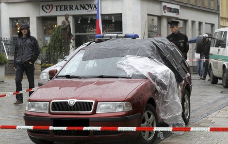 Toto auto lupiči přepadli a ukořistili miliony.