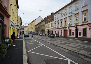 Mladíci prožili při cestě noční Václavskou ulicí minuty hrůzy. Přivolaná policie lupiče zpacifikovala.