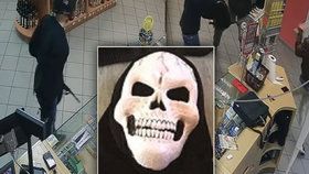 Mladíci v maskách přepadli benzinku! Prodavač se bránil koštětem.