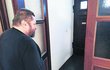 Kostelník Pavel Zahradník (63) zamkl lupičku do mezidveří kostela, kde si ji po deseti minutách vyzvedla policie.