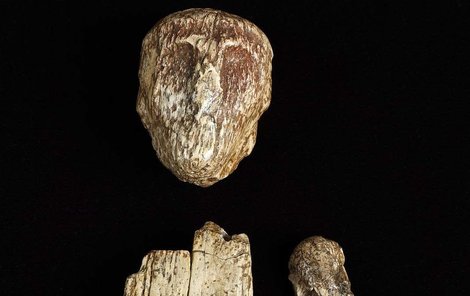 Téměř 30 tisíc let stará šamanská loutka z období konce lovců mamutů.