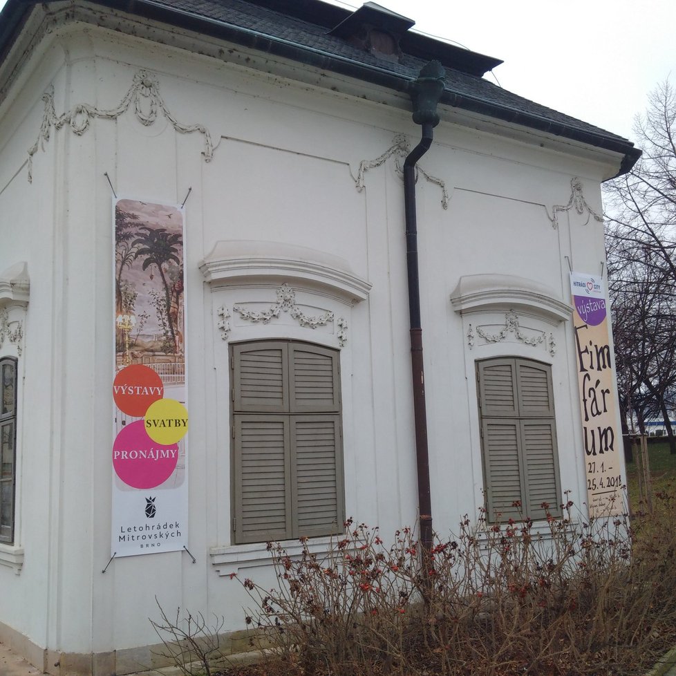 Výstava se nachází v Letohrádku Mitrovských v Brně na ulici Veletržní 19.