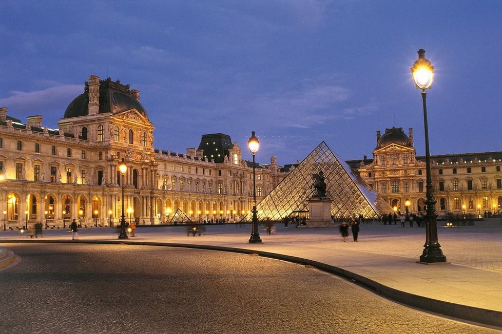 Muzeum Louvre..