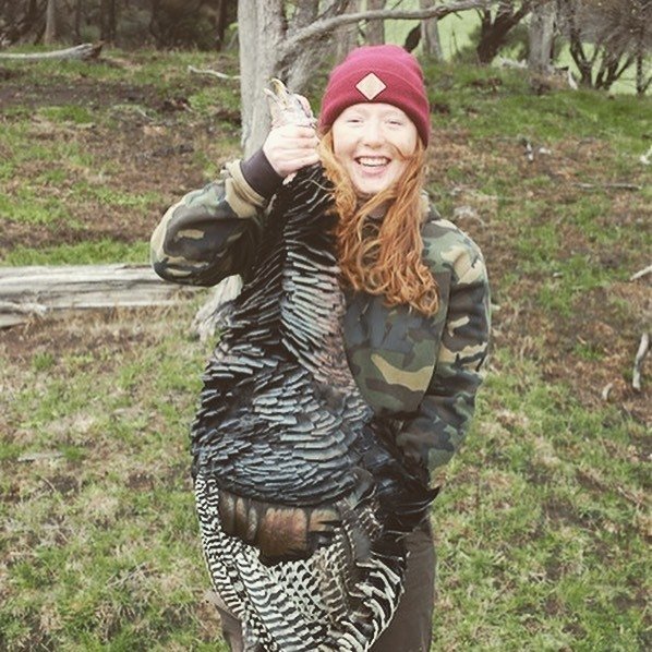 Rusovlasé lovkyně se svými úlovky chlubí na sociální síti: »Zabijácké dě*vky«! Chodí jim nenávistné zprávy