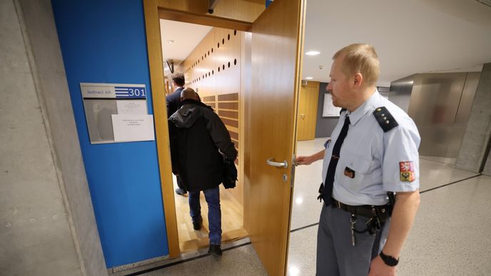 Lovci pedofilů u soudu za zavřenými dveřmi: Načapali i policistu! A co jim hrozí? Lovci pedofilů u soudu za zavřenými dveřmi: Načapali i policistu! A co jim hrozí?