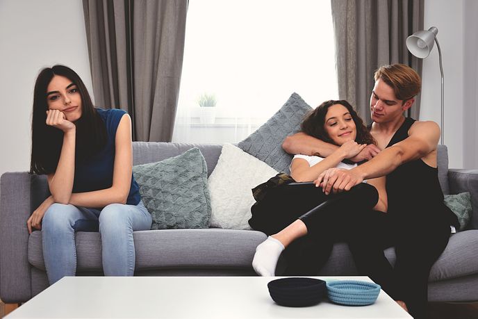 Nezadaní se občas ve společnosti cítí jako třetí kolo u vozu Nezadaní se občas ve společnosti cítí jako třetí kolo u vozu