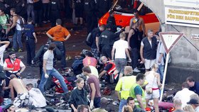 V davové panice na technoparty Loveparade bylo ušlapáno nejméně deset lidí