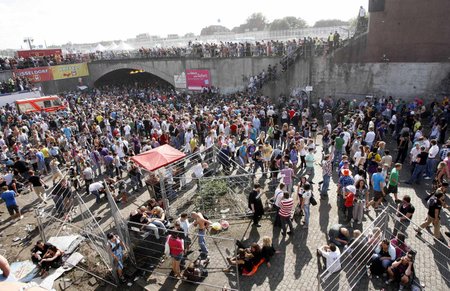 Loveparade byla několik hodin po tragédii zrušena. Pořadatelé prohlásili, že již už nikdy nebudou znovu pořádat