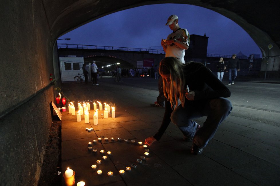 Svíčky na místě tragédie