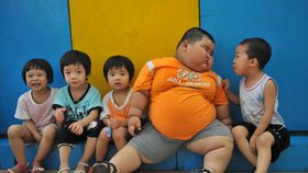 Nejtěžší dítě světa? Ve třech letech 60 kg, matka ho neuzvedne