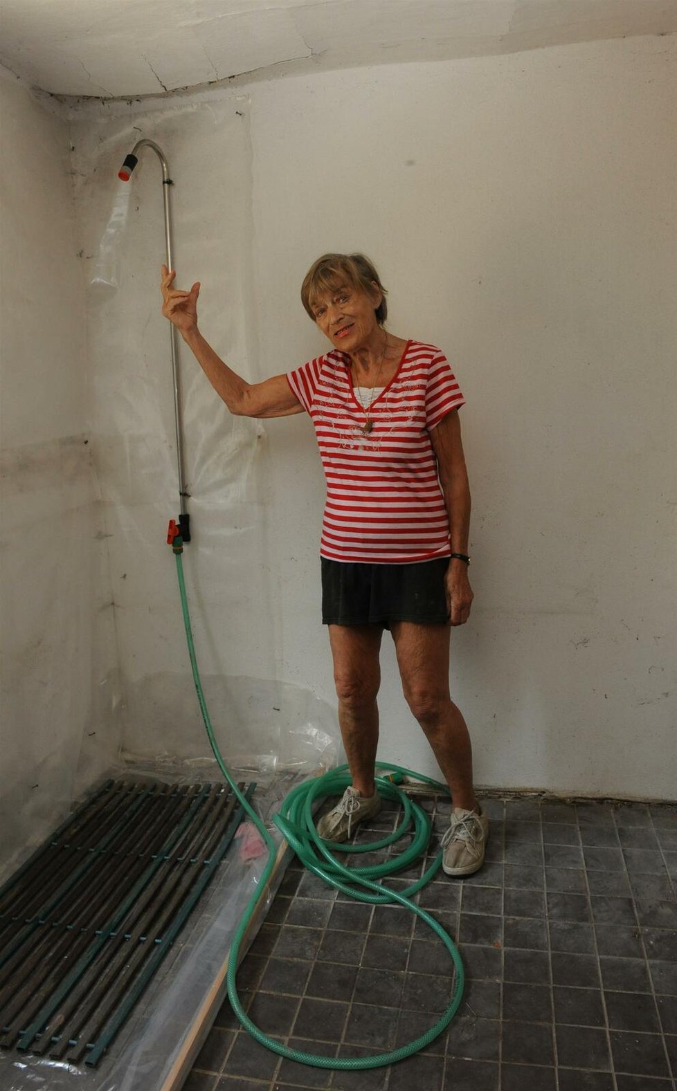 2010: Luba Skořepová měla radost, že má sprchu.