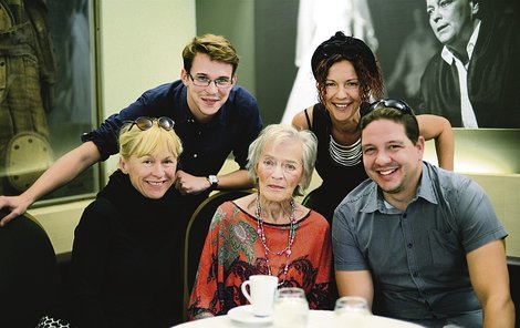 Lubin tým ve složení zleva: herečka Dana Batulková, manažer Pavel Kloud, fotografka Alena Hrbková a Lubin synovec Julien. 