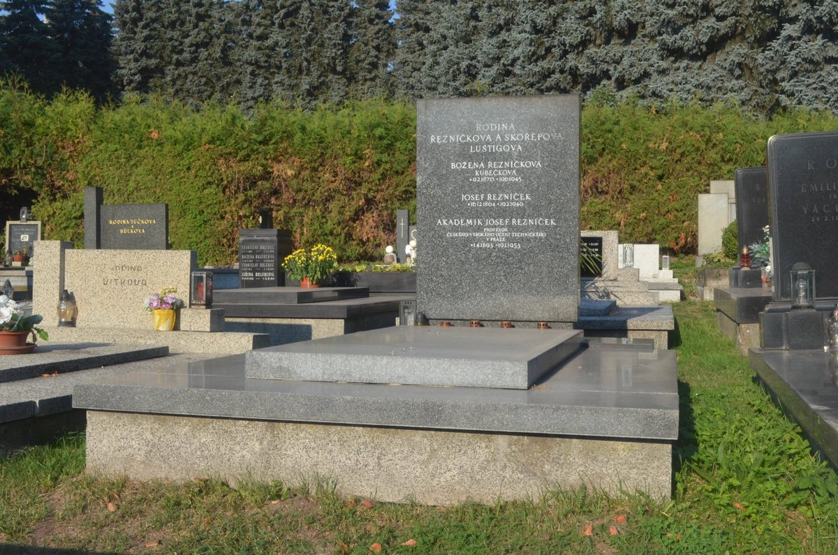 Jméno Luba Skořepová na náhrobku nenajdete.