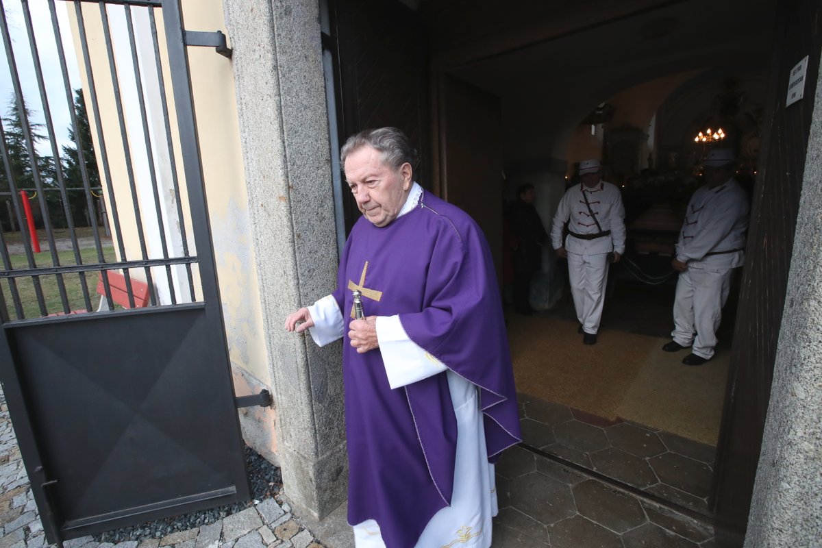 Poslední rozloučení s Lubomírem Kostelkou v Kamberku