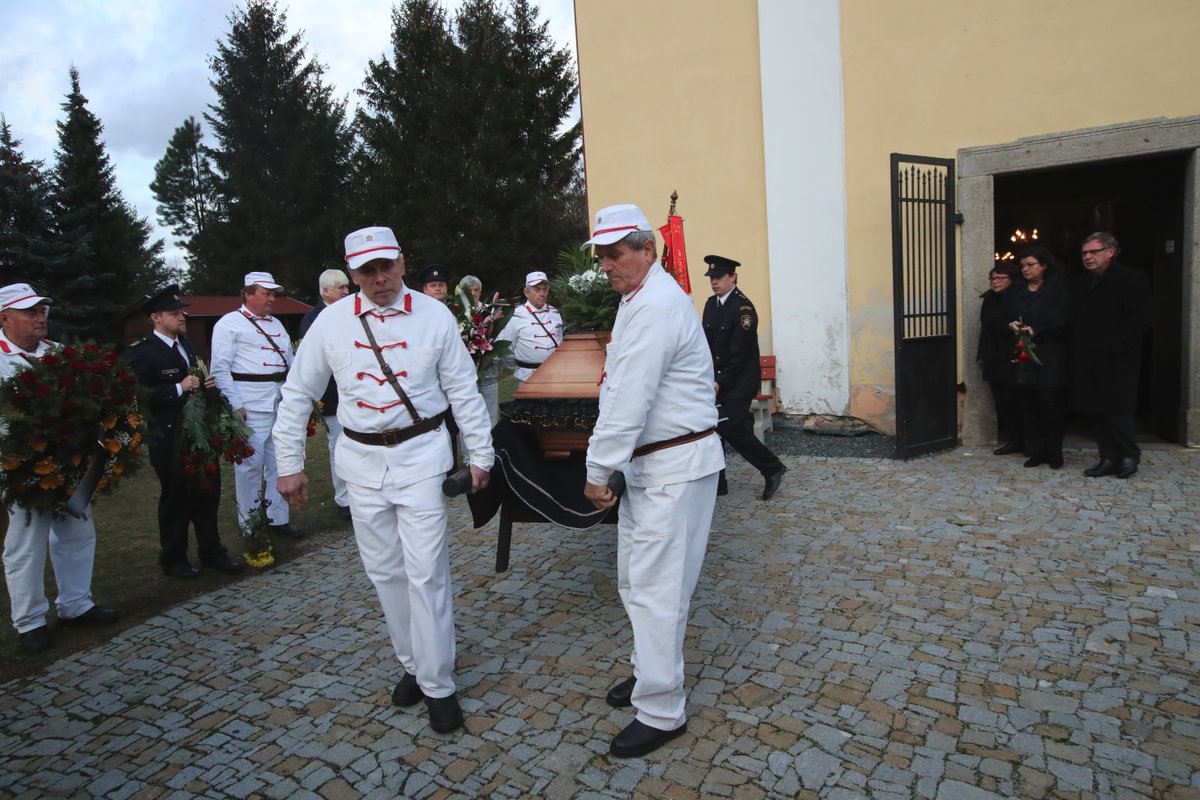 Poslední rozloučení s Lubomírem Kostelkou v Kamberku